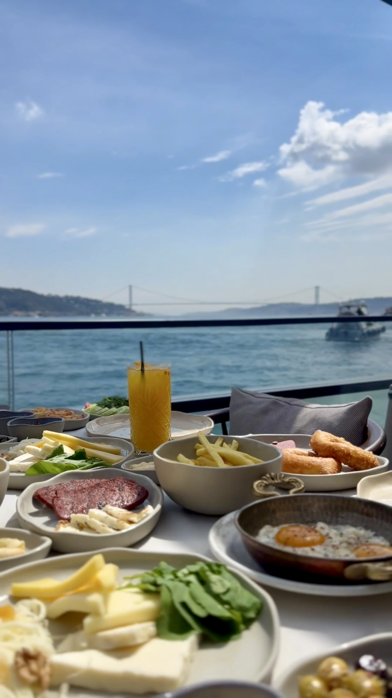 Boğaz Manzaralı Kahvaltı Yapılacak En Güzel Mekanlar | İstanbul 2026 Rehberi